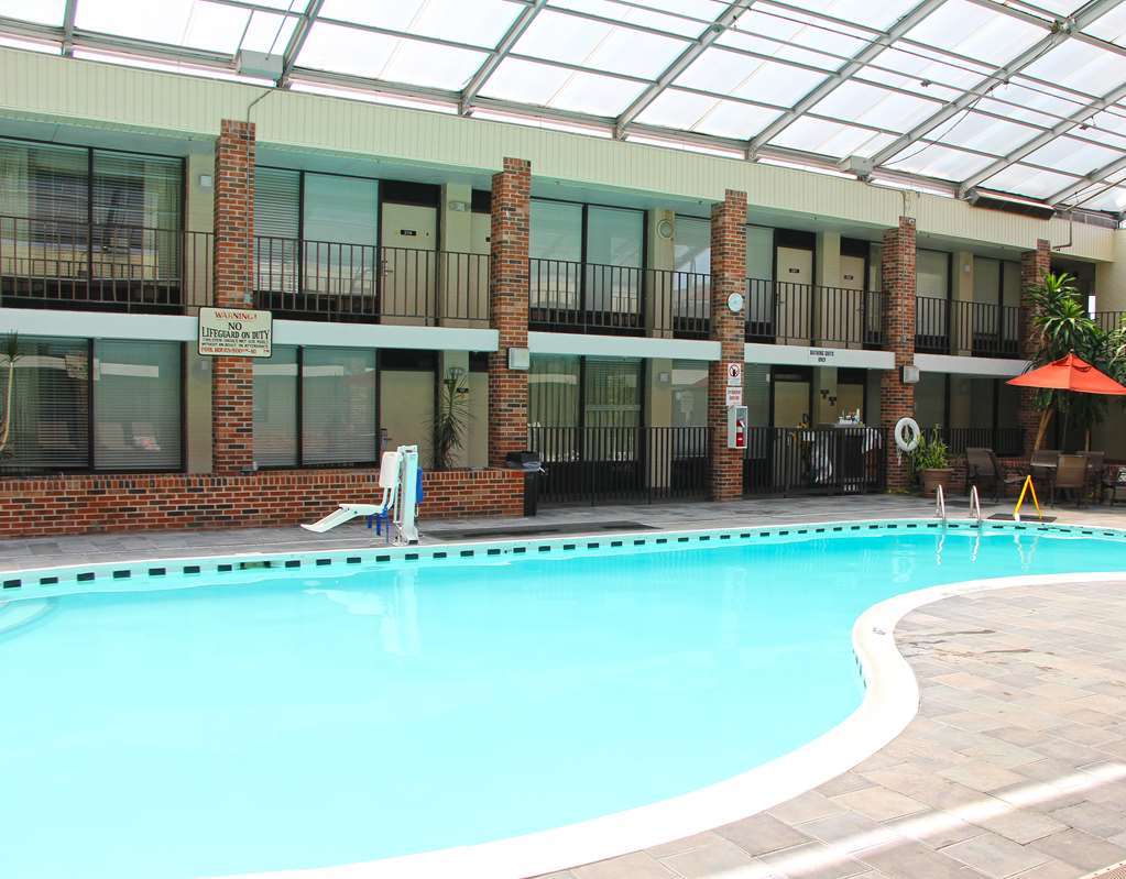 Jameson Inn & Suites 볼링 그린 시설 사진